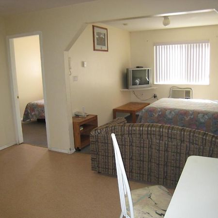 Fraser Bridge Inn And Rv Park Quesnel Bagian luar foto