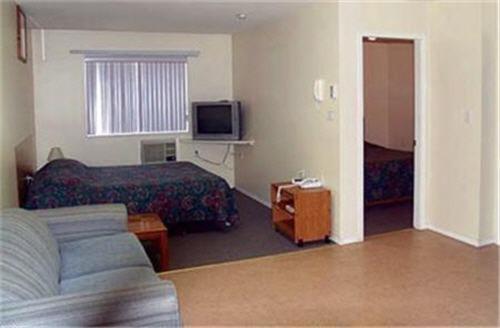 Fraser Bridge Inn And Rv Park Quesnel Ruang foto