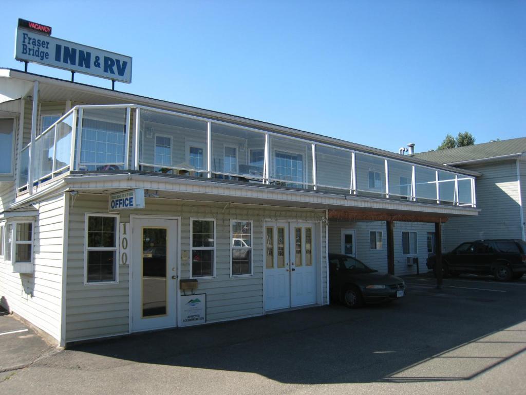 Fraser Bridge Inn And Rv Park Quesnel Bagian luar foto